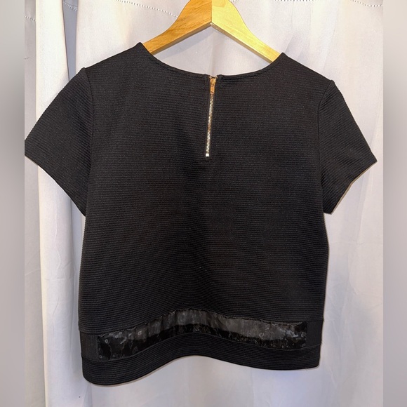 Boxy, black top with sheer lower hem - Picture 8 of 11